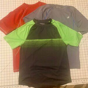 Three (3) men’s Sz M SB Tech moisture wicking t-shirts. Excellent condition.